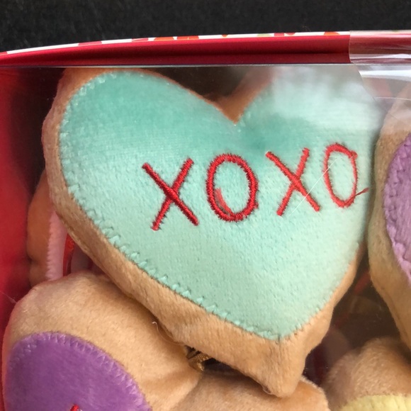 Love & Cupcakes Valentine’s Day Conversation Hearts Garland - Picture 2 of 4